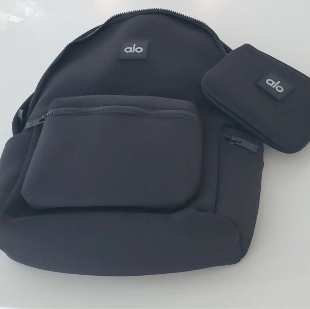 nwt ALO Yoga Neoprene Datachable Pouch Black Backpack